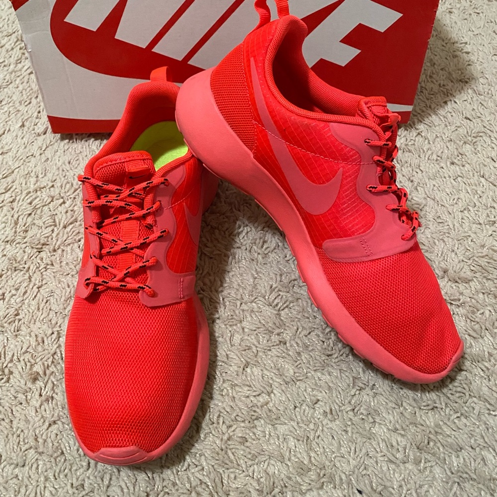 WMNS NIKE ROSHERUN (reflective)